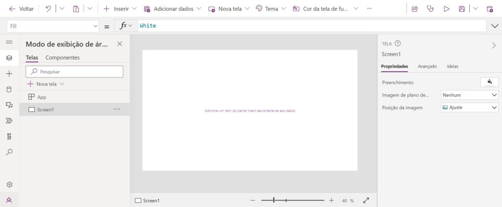Layout em branco do Power Apps para criar aplicativos de tela. Há um menu, tela de visualização e opções de customização.