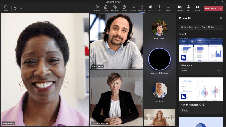 Reunião online no Teams com uma guia do Power BI para encontrar e apresentar dashboards e relatórios.