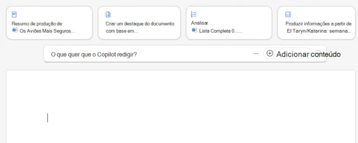 Captura de tela da interface do Copilot no Microsoft Word, mostrando a caixa de chat central com o prompt padrão: "O que quer que o Copilot redija?". Acima dela, quatro cartões de sugestões sugerem ações como "Resumo de produção de...", "Criar um destaque do documento...", "Analisar...", e "Produzir informações a partir de...", cada um vinculado a arquivos de documentos específicos com ícones do Word.